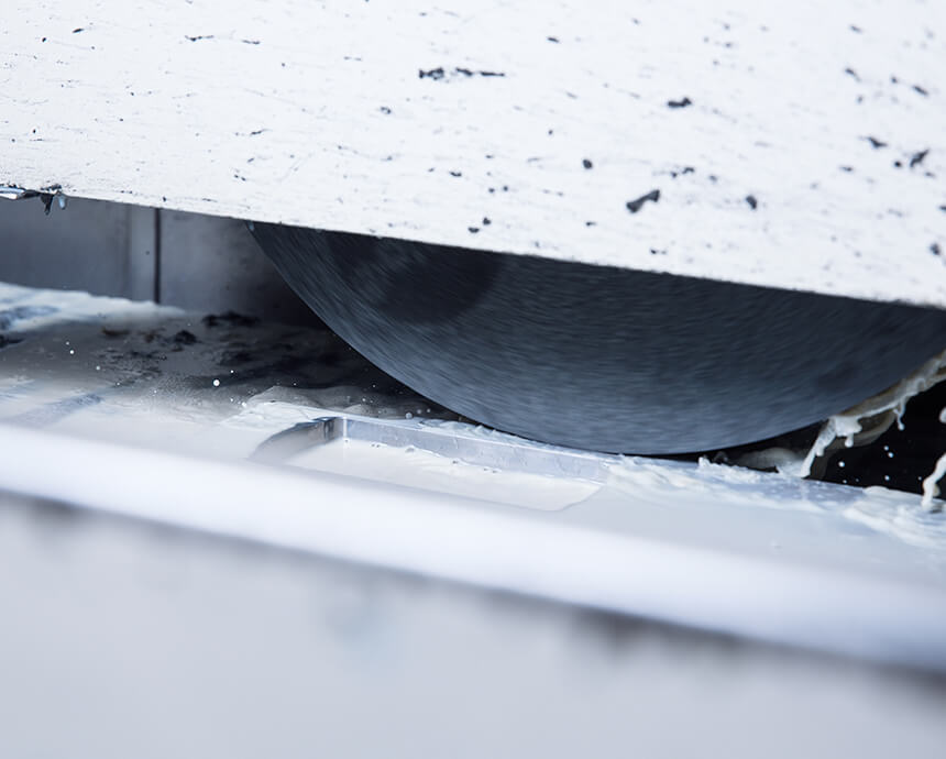 Maschine für Flaschschleifen bei ZELTWANGER CNC Manufacturing