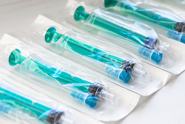 Single-use syringes