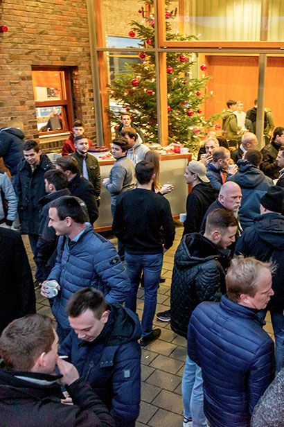 Pracovníci na vánočním večírku společnosti ZELTWANGER